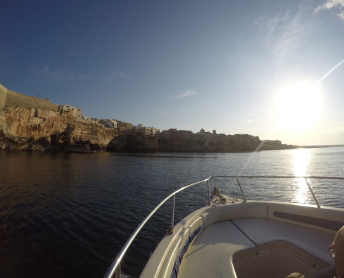 Escursione in barca a Polignano a Mare